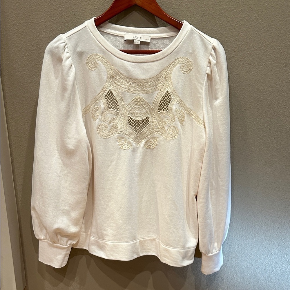 LOFT Women's Cream Embroidered pullover top.  Large Petite